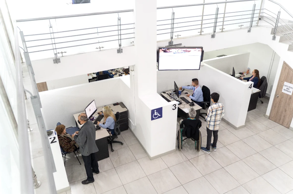 Falla eléctrica obliga a suspender temporalmente la atención en las Oficinas de Pasaportes de Bogotá