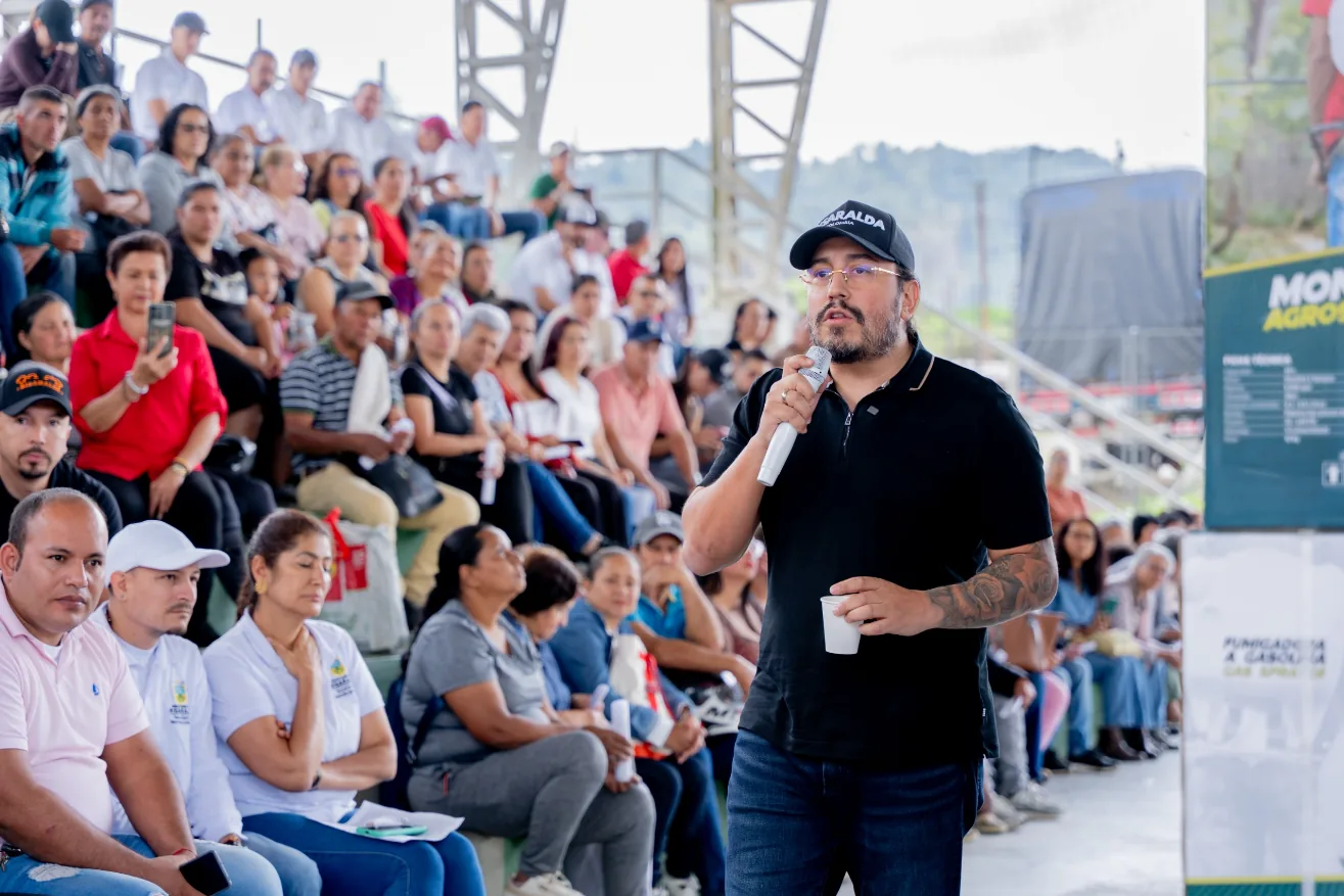 Gobernador Juan Diego Patiño anuncia inversión de $9.000 millones en mejoramiento de vivienda durante visita a Santa Rosa de Cabal