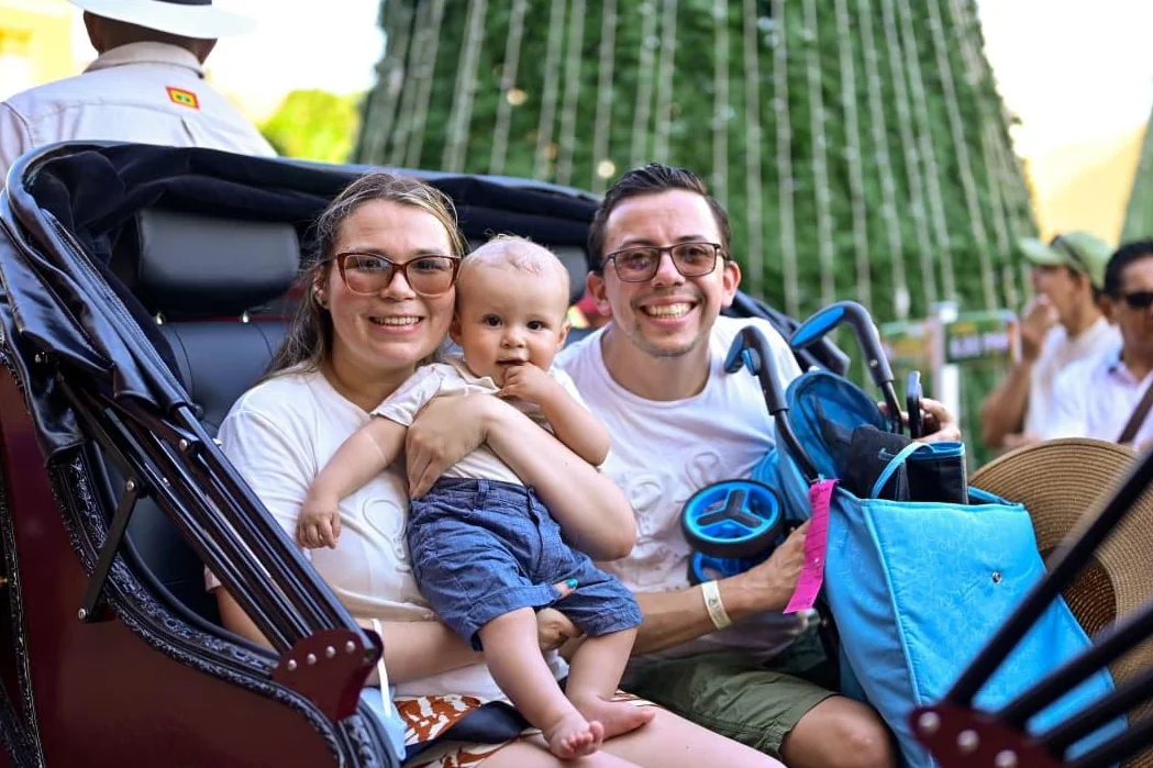 Del 8 al 11 de enero, más de 2.000 personas disfrutaron de paseos gratis en coches eléctricos en medio del plan piloto de la Alcaldía de Cartagena