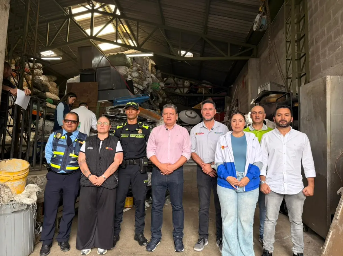 Tres establecimientos cerrados en el sector de la calle 10 con carrera 10, saldo tras operativos de control y vigilancia coordinados por la Empresa de Aseo de Pereira