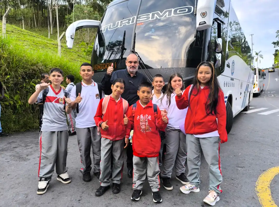 Alcaldía de Pereira pone en marcha transporte escolar para más de 4.600 estudiantes rurales