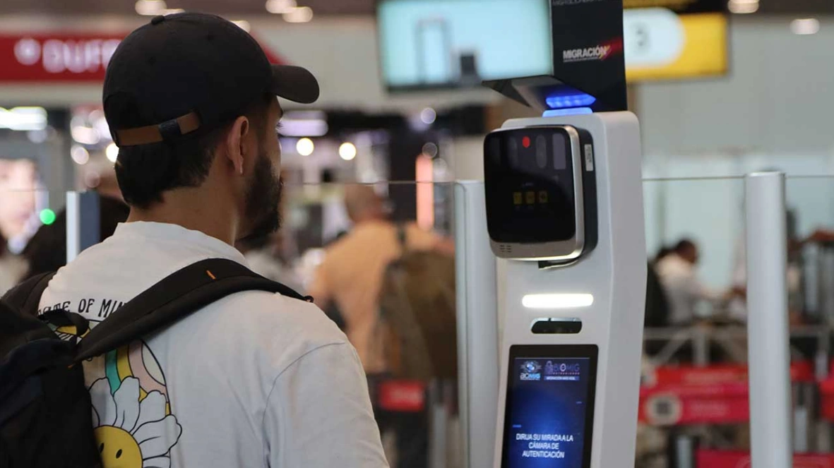 Sistema automático de control migratorio registró aumento del 18 % en su uso durante 2025
