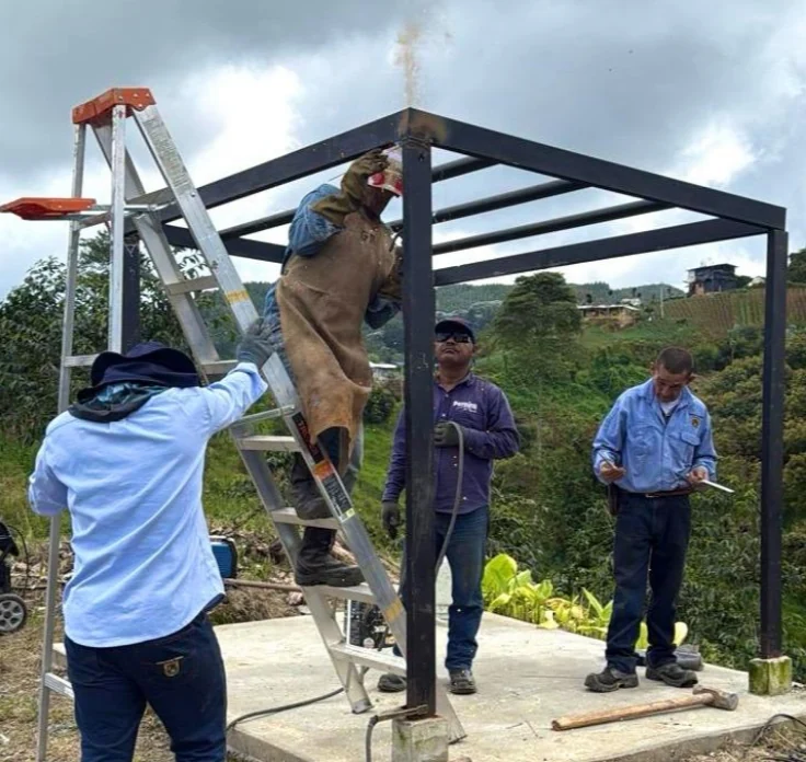 LA BELLA CUENTA CON UN NUEVO PARADERO DE BUSES