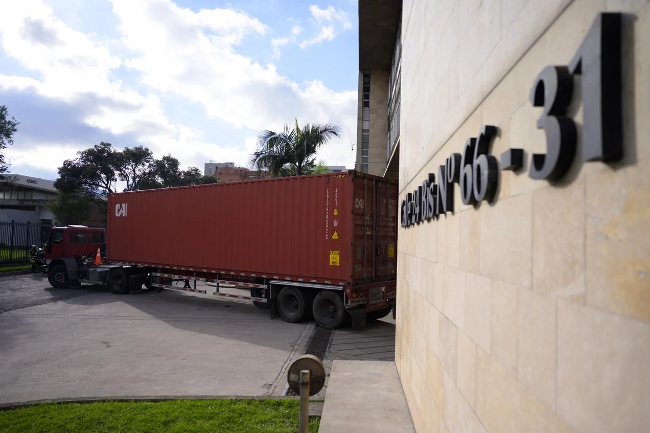 Cancillería acompaña avances en la implementación del nuevo modelo de pasaportes en la Imprenta Nacional