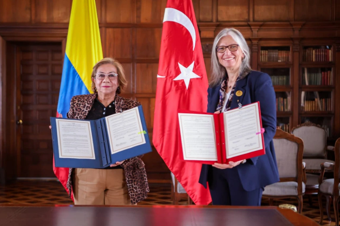Colombia y Türkiye fortalecen su relación bilateral con la firma del Acuerdo sobre el reconocimiento recíproco de licencias de conducción