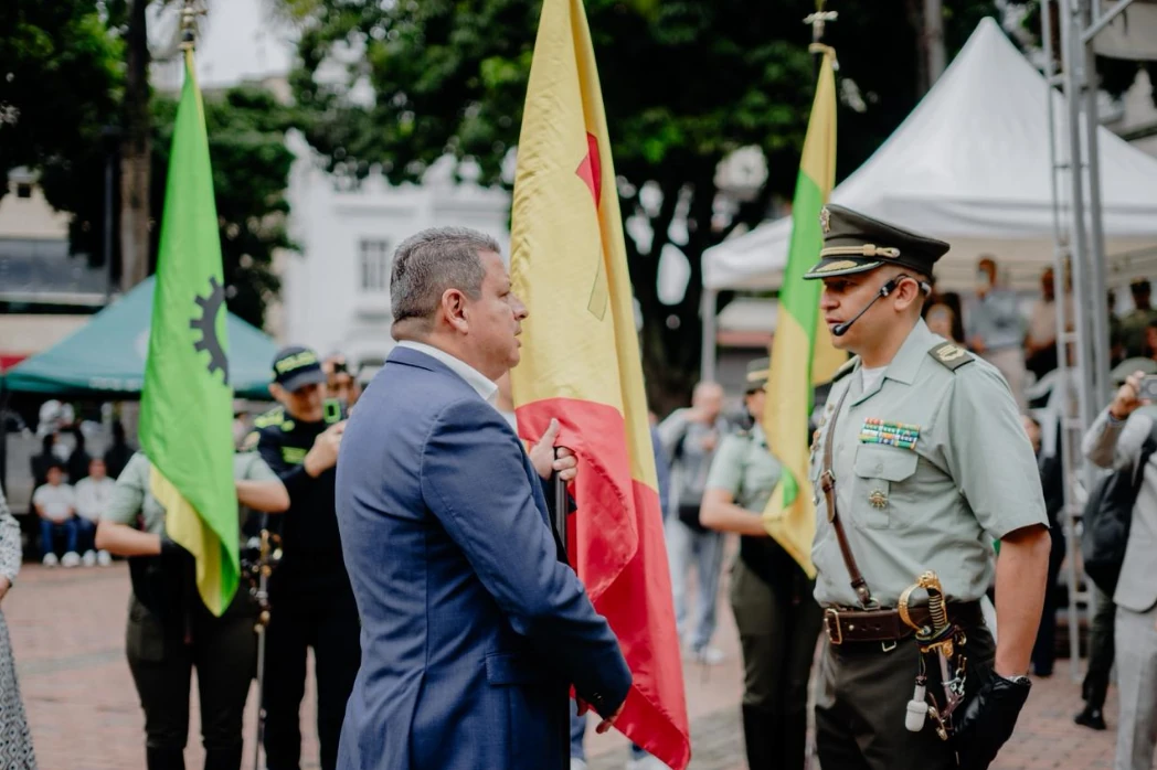 Coronel Oscar Ochoa asumió oficialmente el mando de la Meper y reiteró su compromiso de trabajar de la mano del alcalde Mauricio Salazar