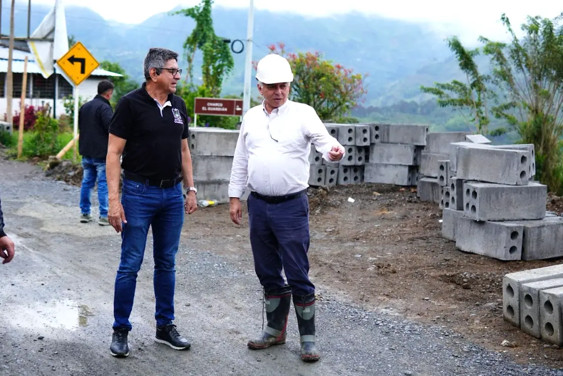 Gobernación de Risaralda y Alcaldía de Guática ejecutan obras de infraestructura vial por más de $500 millones