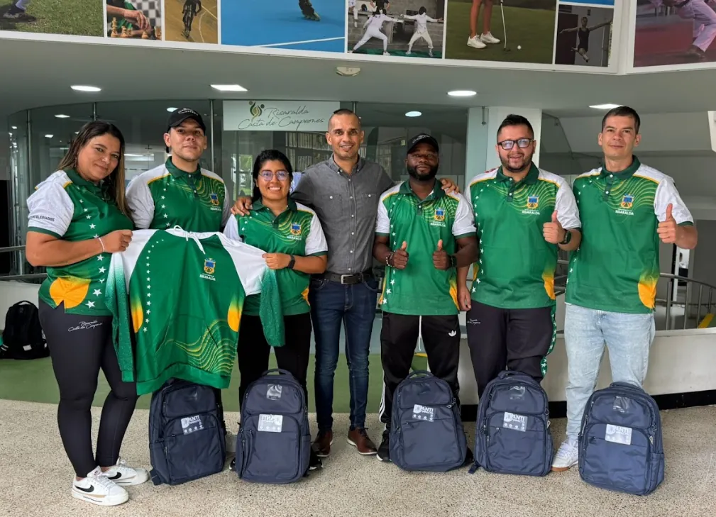 Los formadores deportivos portan con honor los colores verde y blanco de Risaralda