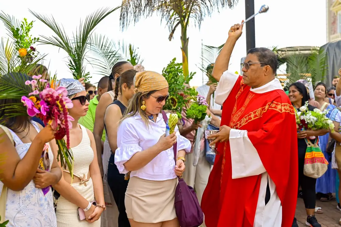 Multitudinaria procesión de Domingo de Ramos como parte de la Semana Santa en Cartagena