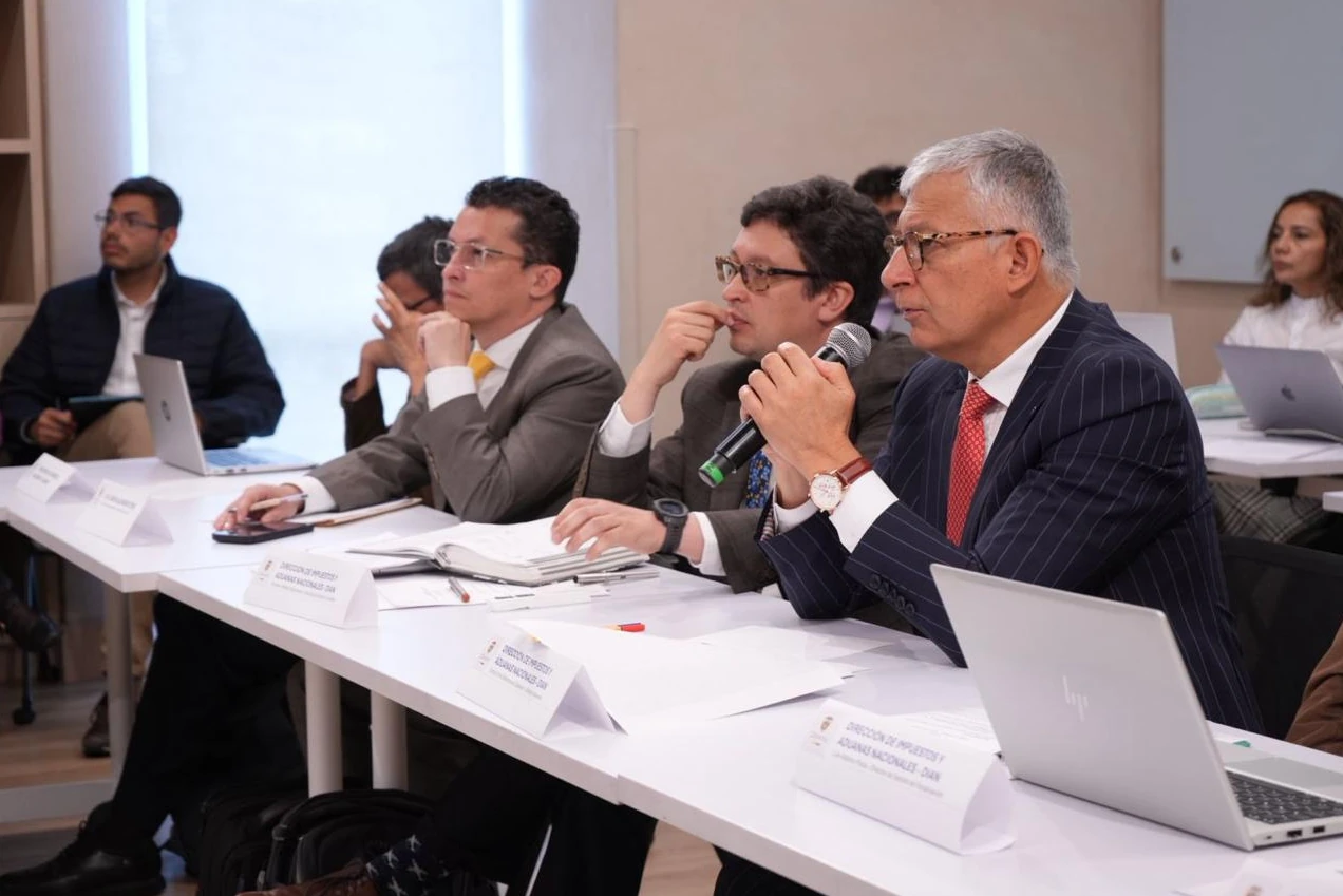 Gobierno y gremios avanzan en consenso histórico para el nuevo Régimen Sancionatorio Aduanero