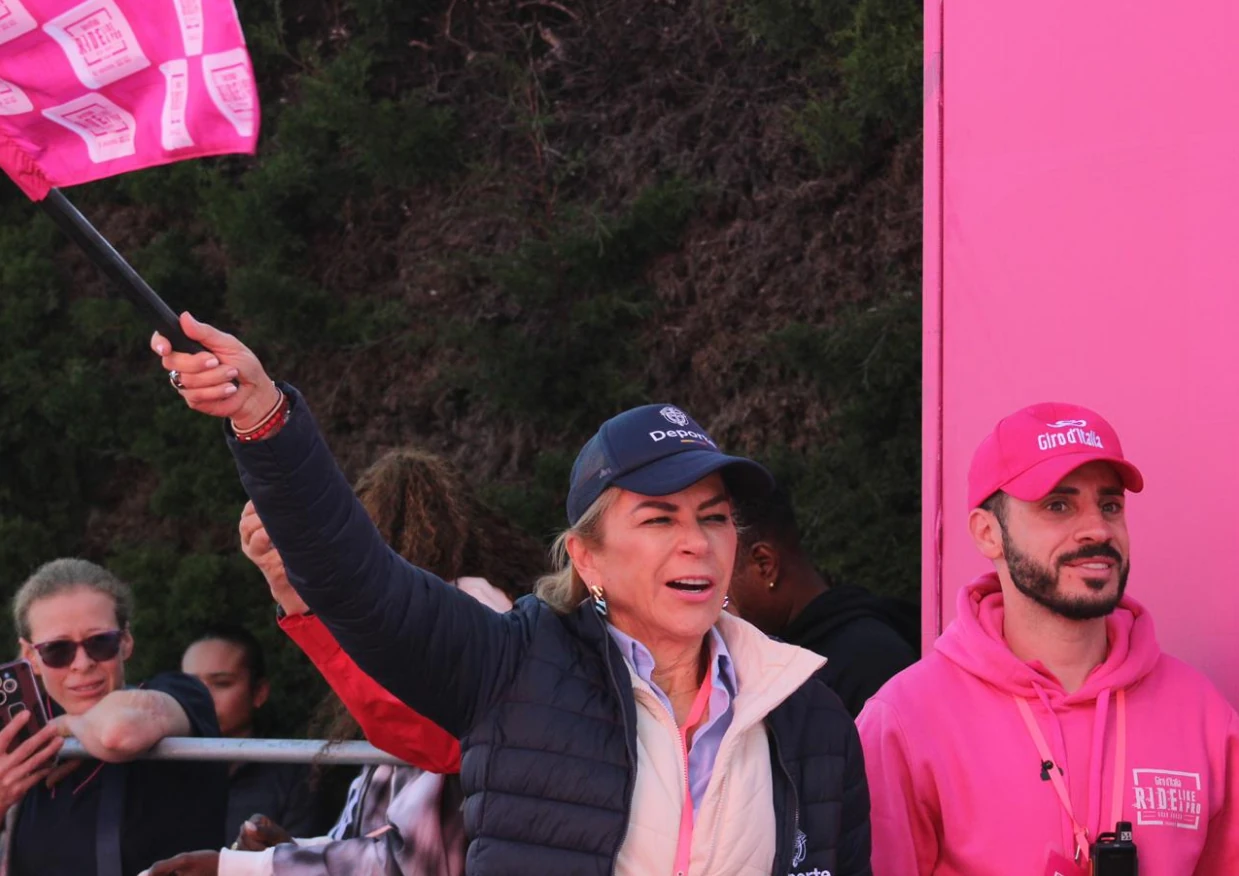 Ministra del Deporte acompañó a ciclistas que participaron en el Gran Fondo del Giro de Italia