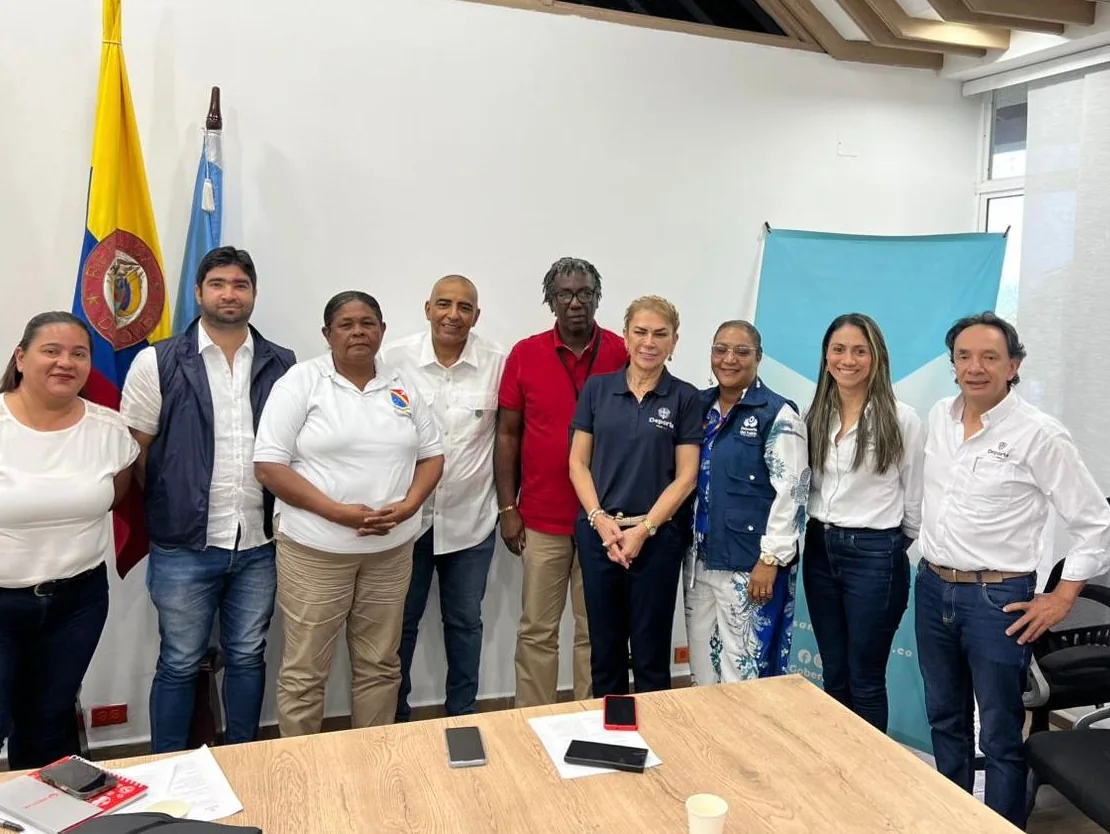 Gobierno nacional y territorio articulan acciones para reiniciar obra de cancha multifuncional en San Andrés