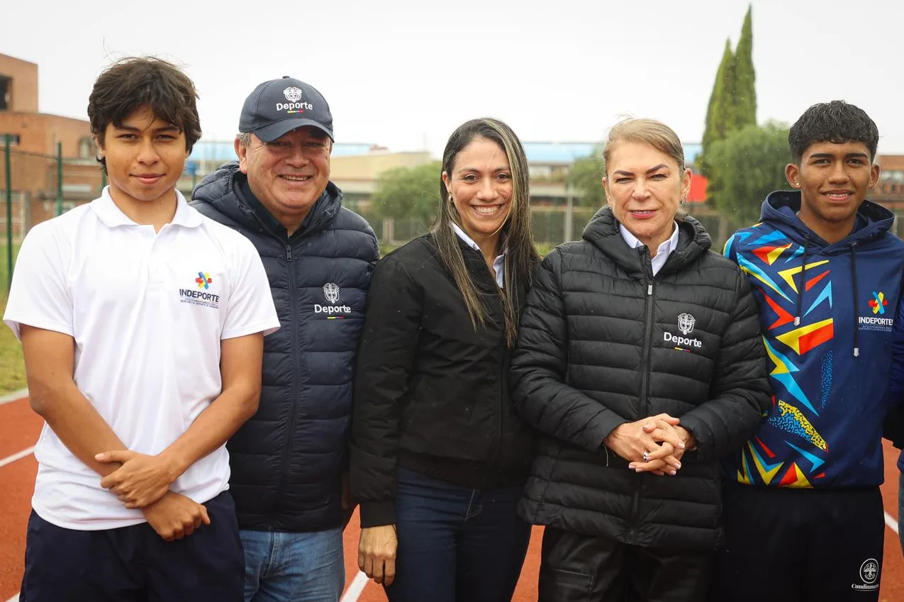 La ministra del Deporte visitó la pista de atletismo de Sopó, que se puso en funcionamiento para la comunidad