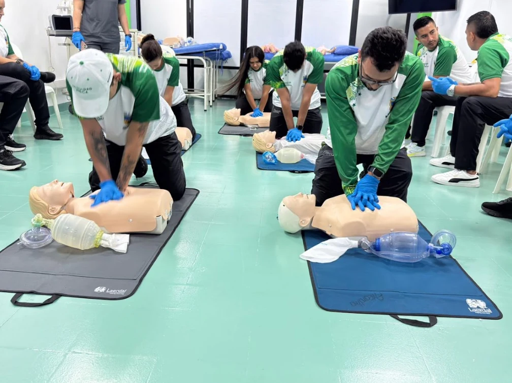 Grupo de recreación del departamento, refuerza sus conocimientos en primeros auxilios