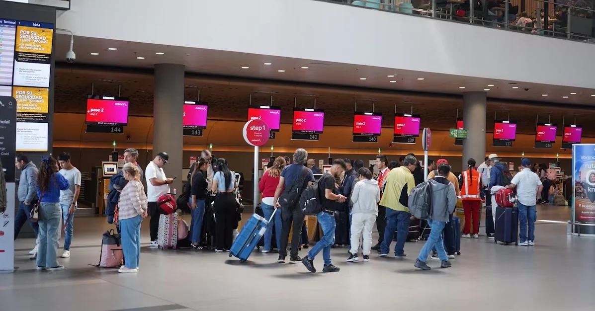 Más de 4 millones de vehículos y 835 mil pasajeros se movilizan en puente festivo