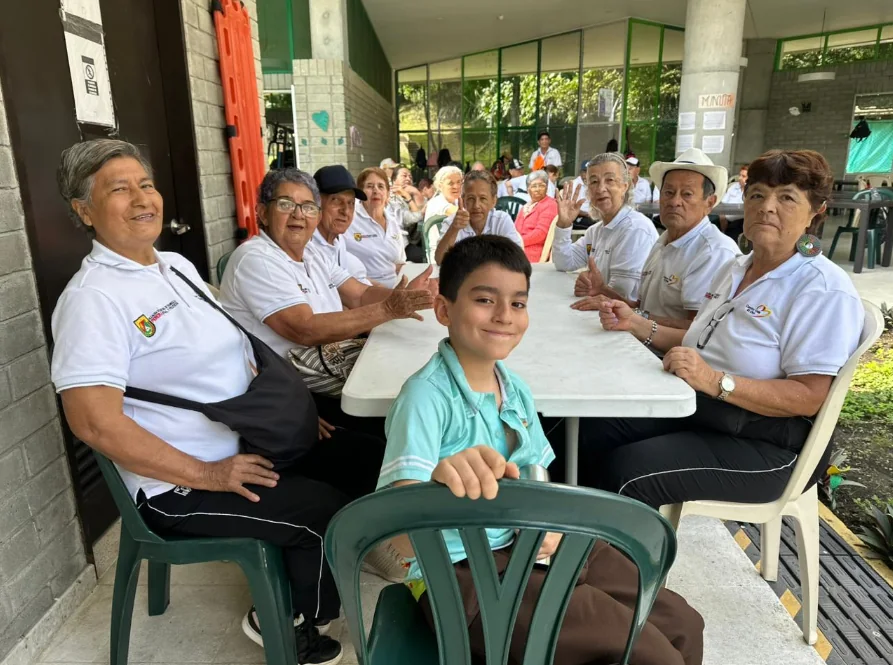 Encuentro Intergeneracional llenó de alegría el Centro Vida El Oso