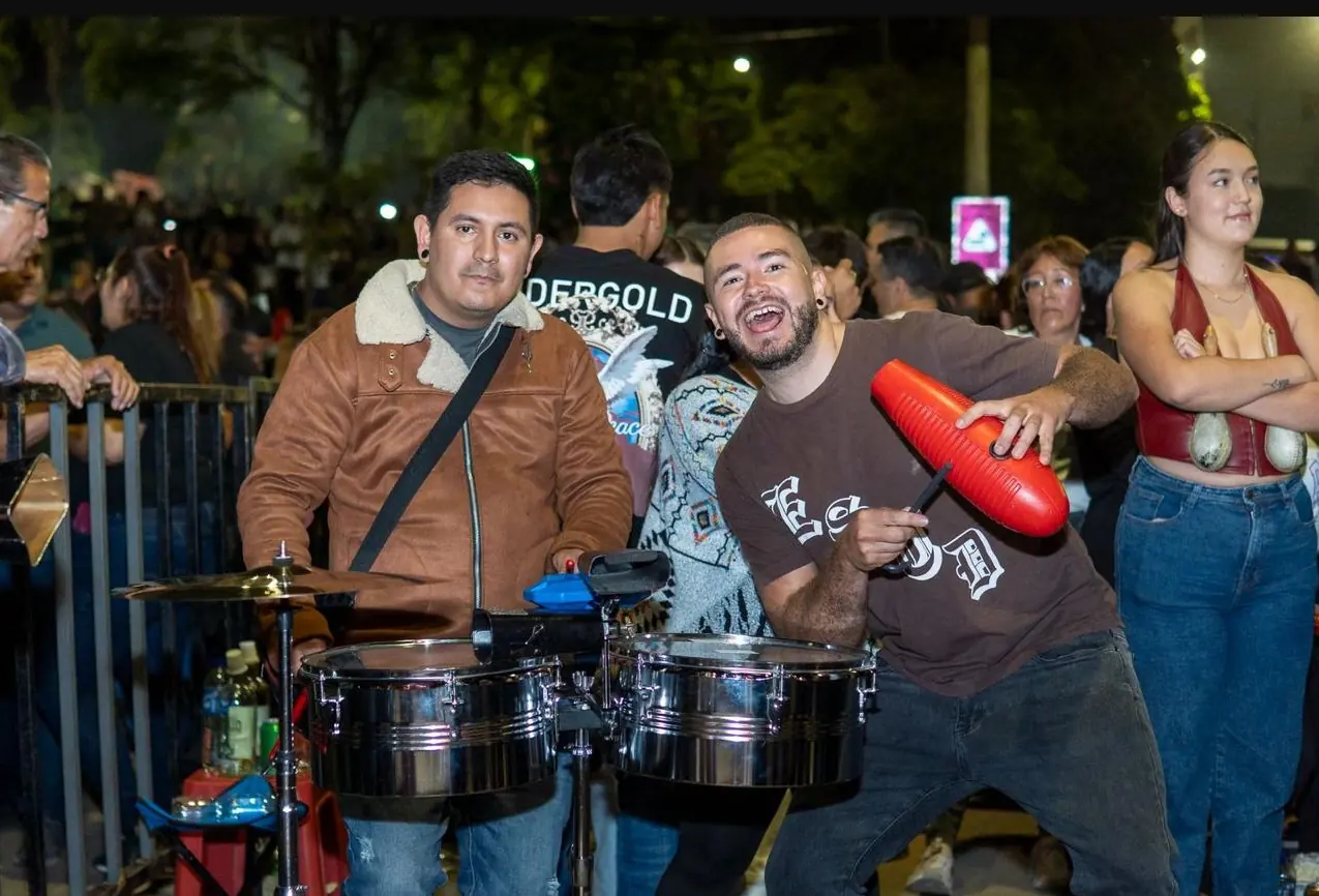 Miles de pereiranos amantes de la salsa, cumplieron su cita mensual en «Salsa en mi Parque»