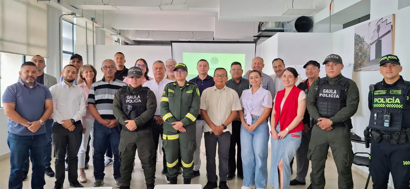 Alcaldía y Gaula forman a líderes religiosos para fortalecer la seguridad en la ciudad