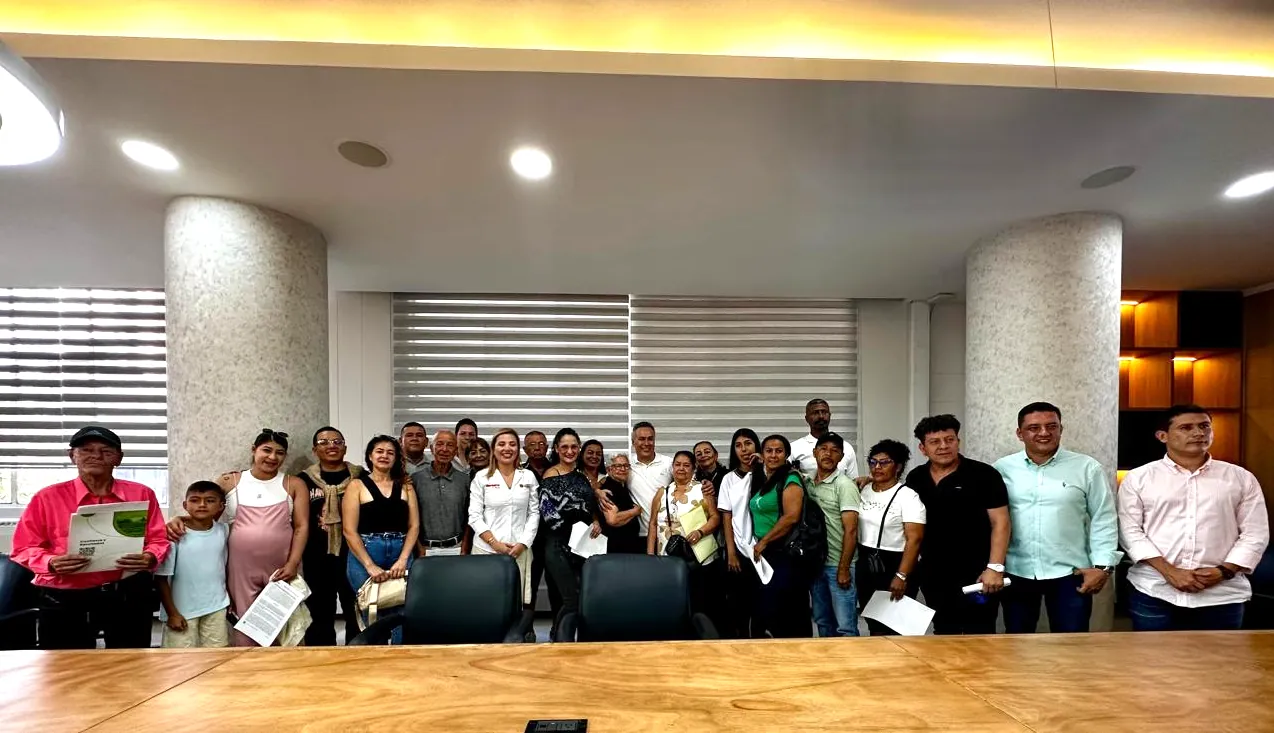 15 familias pereiranas recibieron el título de propiedad de sus viviendas y avanzan hacia mejores condiciones de vida