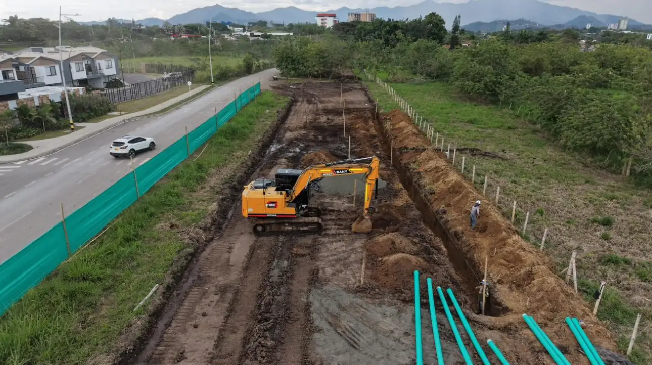 Con maquinaria nueva, la Gobernación acelera la construcción de la vía de acceso al Hospital de Alta Complejidad