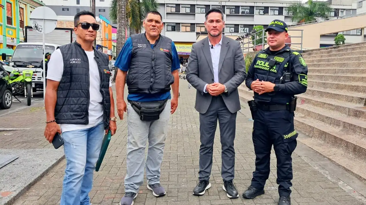 Empresa de Aseo de Pereira realizó sensibilización en la zona de los contenedores soterrados del Centro Cultural Lucy Tejada