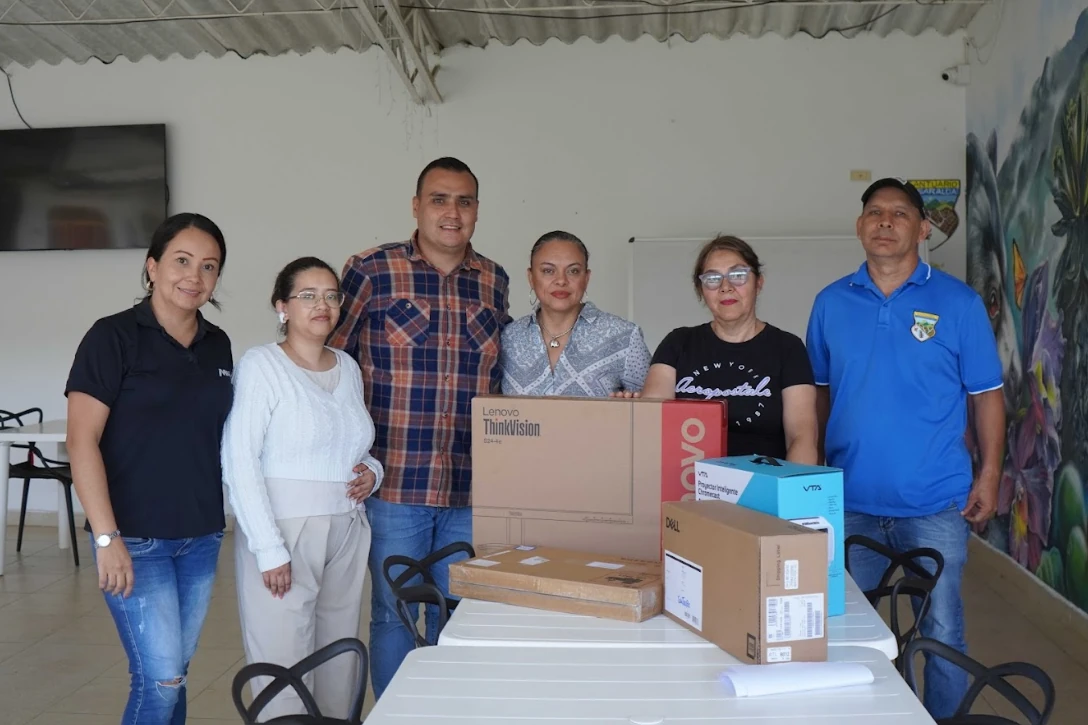 Gobernación de Risaralda entregó dotación a los municipios de Santuario y Apía