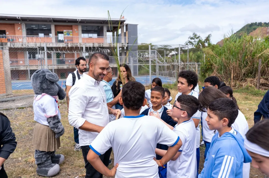 Niños se convierten en guardianes del medio ambiente en el Día Nacional del Árbol
