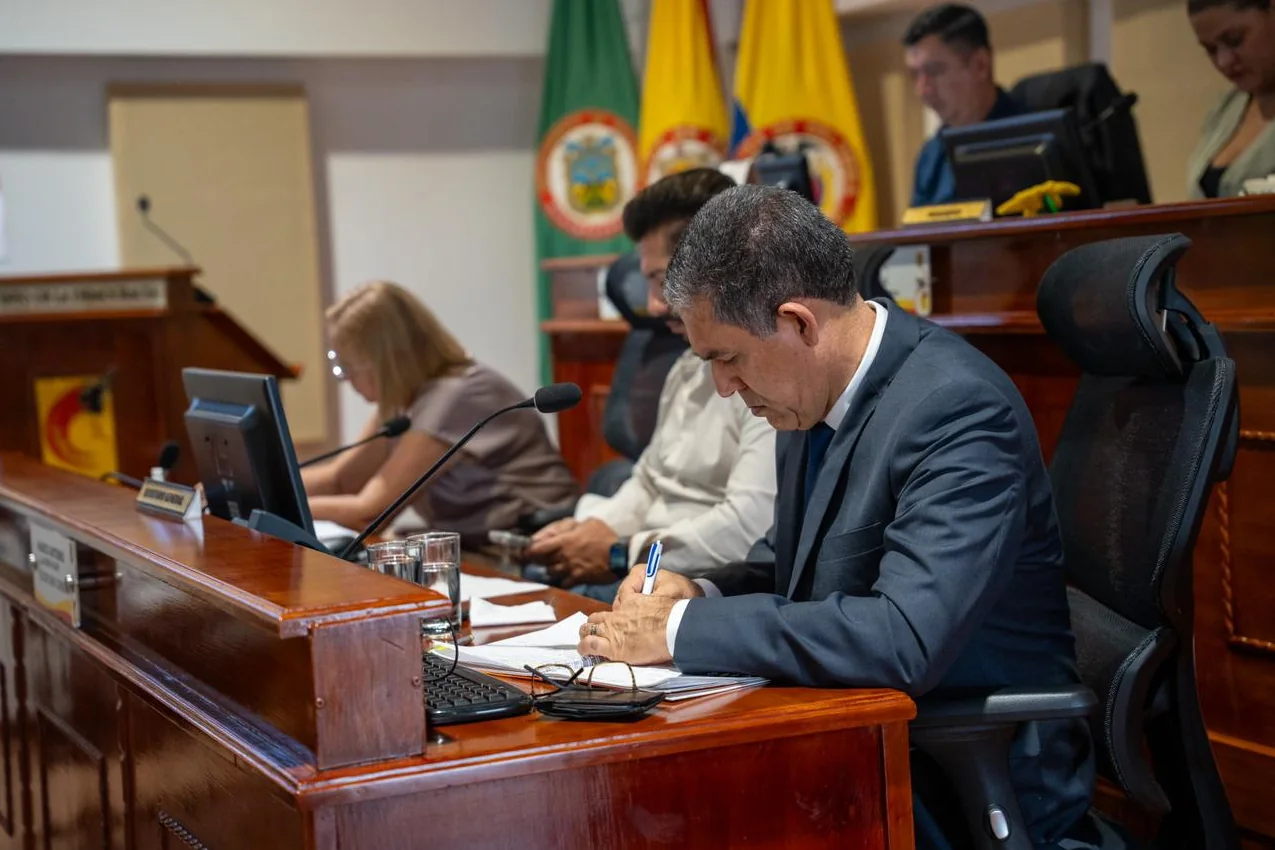 Concejo Municipal de Pereira debatió adiciones presupuestales para la Contraloría y el Municipio; concejales exigieron control al Instituto de Movilidad tras la muerte de un funcionario en pique ilegal