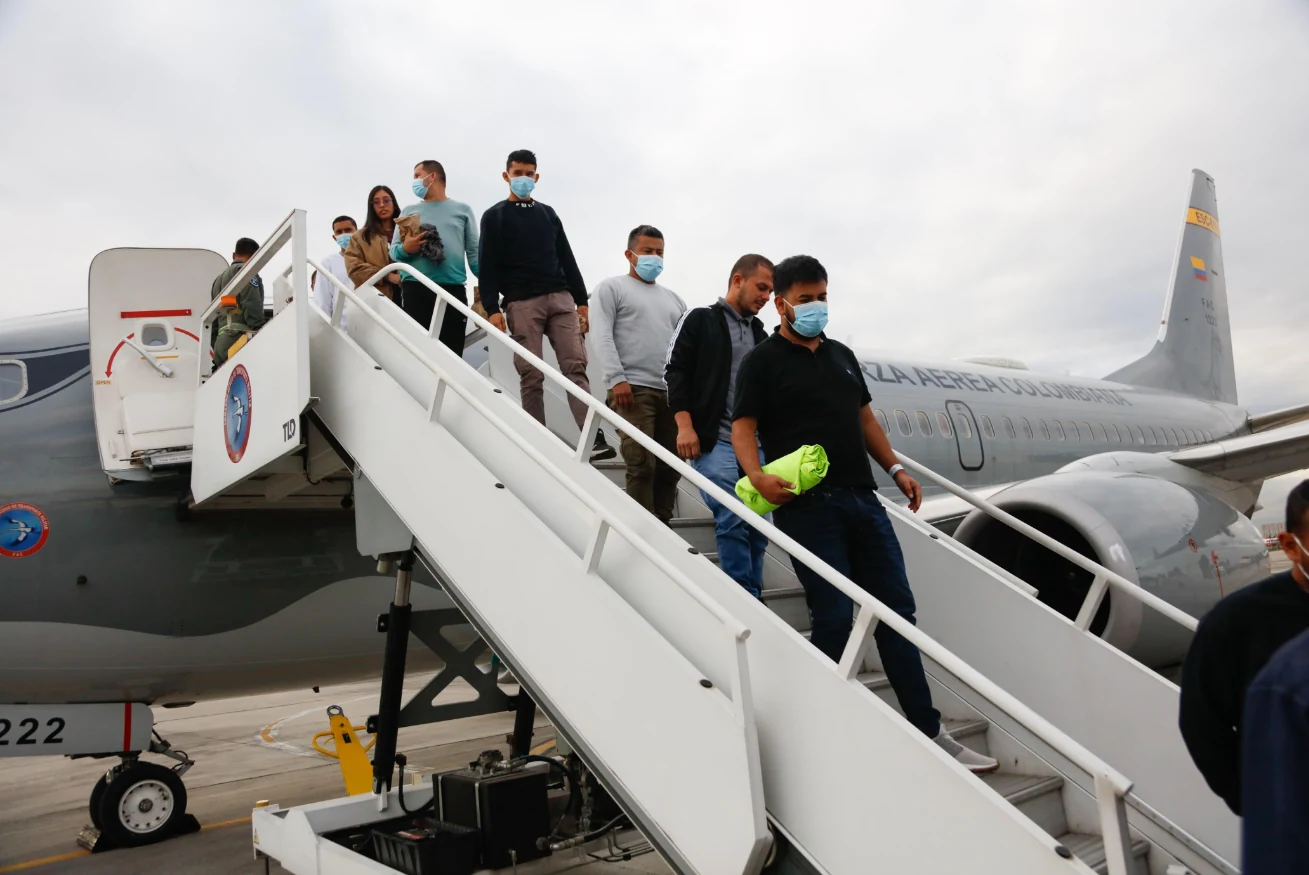 A través de la FAC, en 2025 y lo corrido de 2026, Gobierno ha repatriado más de 7.500 colombianos deportados de Estados Unidos