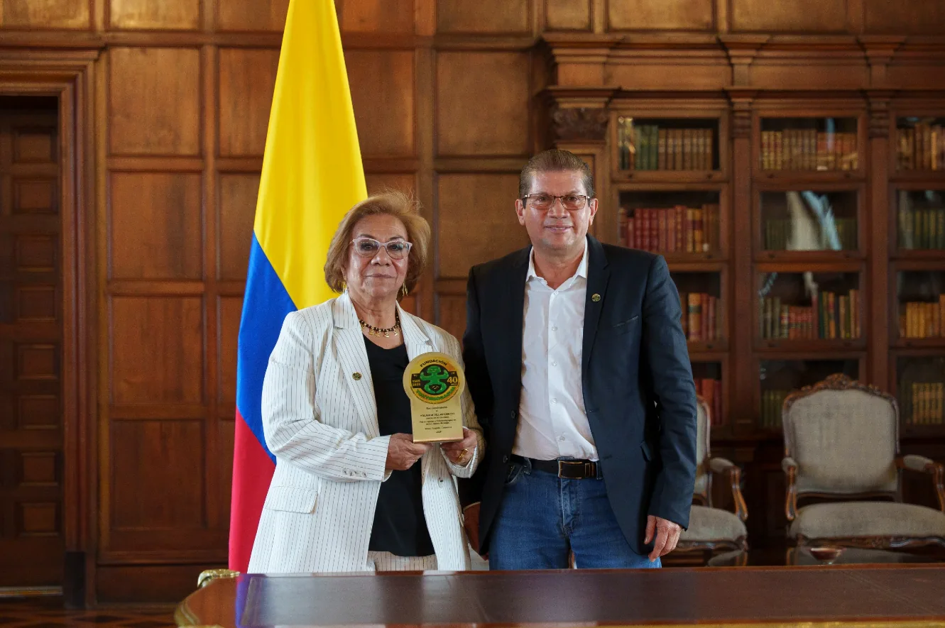 Canciller Rosa Yolanda Villavicencio recibe homenaje por su aporte a la cultura, la memoria y la construcción de paz