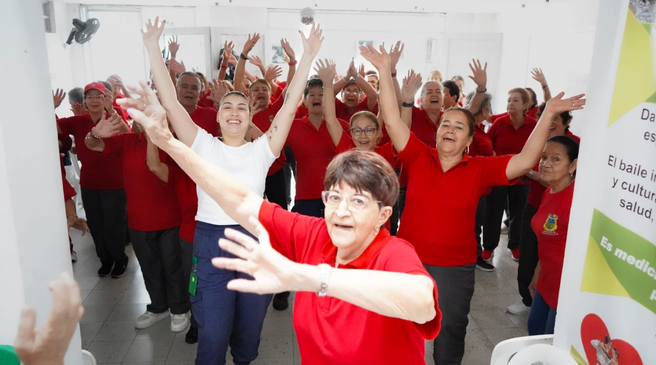 La rumbaterapia llenó de juventud a los adultos mayores