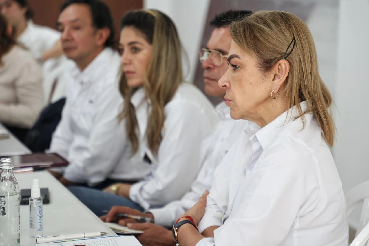 Ministra del Deporte lideró reunión en Bucaramanga para la puesta en funcionamiento de canchas de squash