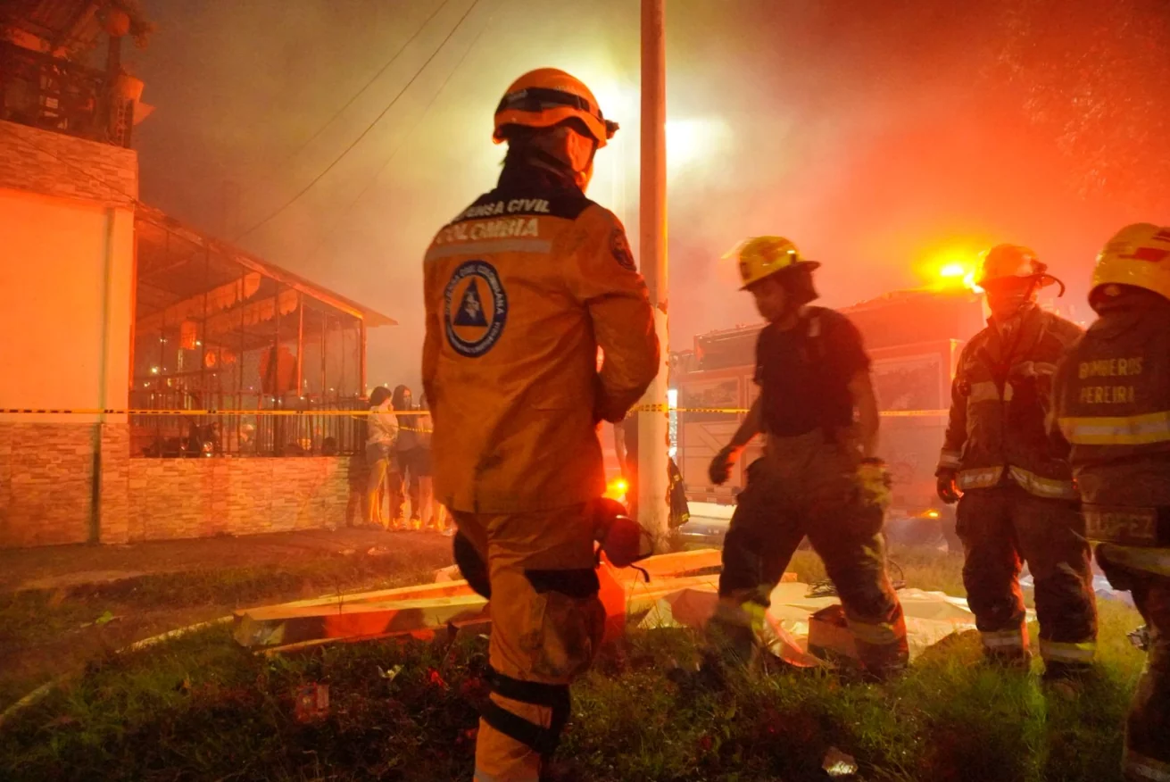 DIGER y Bomberos en primera línea de atención de la emergencia por incendio en La Alameda