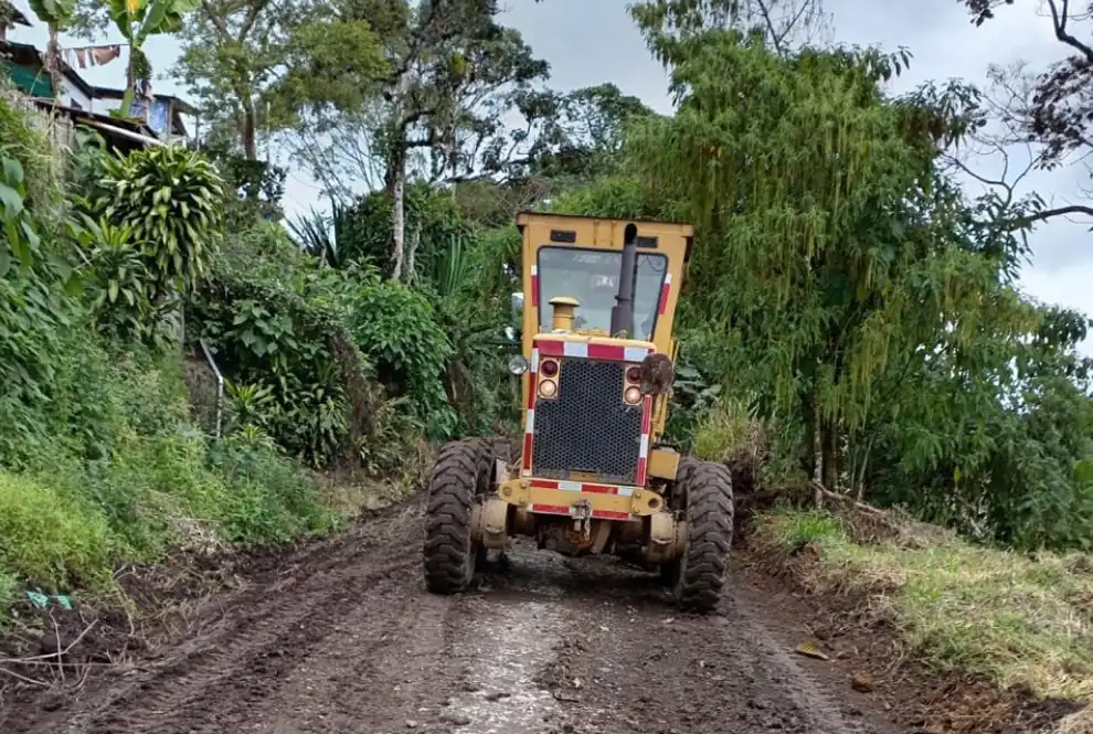 Gobernación de Risaralda fortalece la red vial en Quinchía con intervención en corredor estratégico