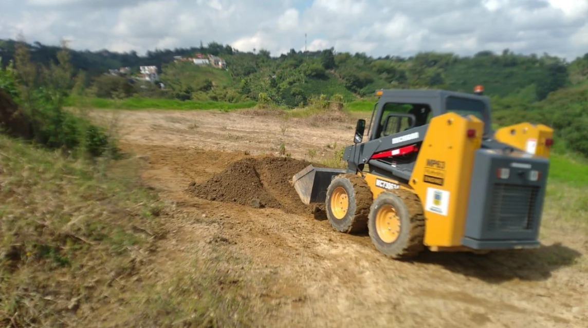 Con maquinaria amarilla en el territorio, Risaralda transforma sus vías rurales