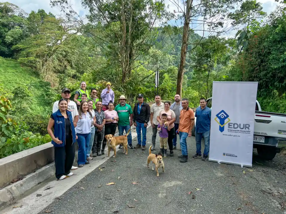 Gobernación de Risaralda recupera vía clave para campesinos de Santa Rosa de Cabal