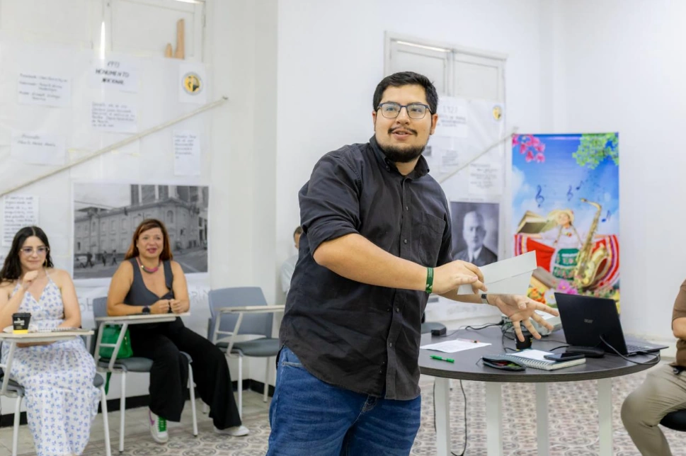Consejeros juveniles aprenden a promocionar sus municipios y combatir la desinformación en redes sociales