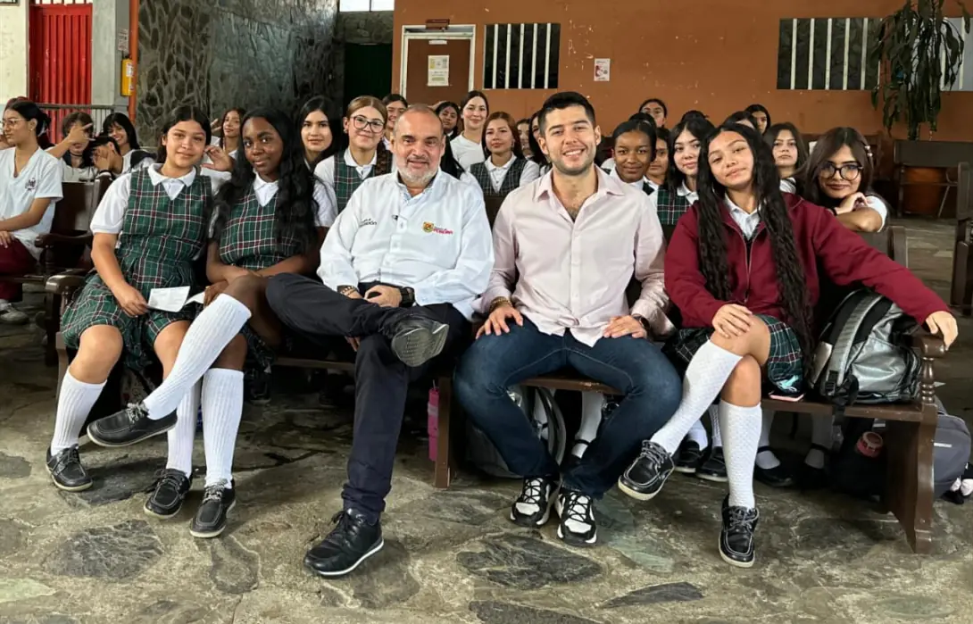 ORIENTACIÓN PARA UN MEJOR FUTURO EN LAS CHARLAS CON EL SECRE