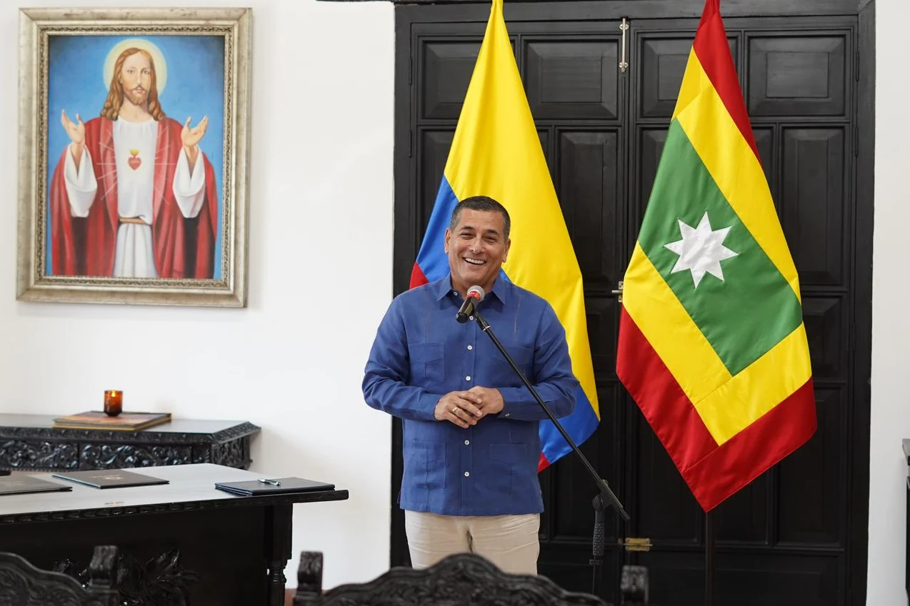 Ante el alcalde Dumek Turbay Paz, en el Palacio de la Aduana, tomaron posesión en sus nuevos cargos Andrés Porras, Daniel Vargas y Gloria Ramírez