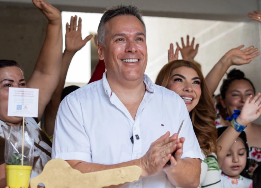 DANIELA Y MARTÍN YA TIENEN CASA PROPIA GRACIAS AL PLAN DE VIVIENDA SANTA CLARA