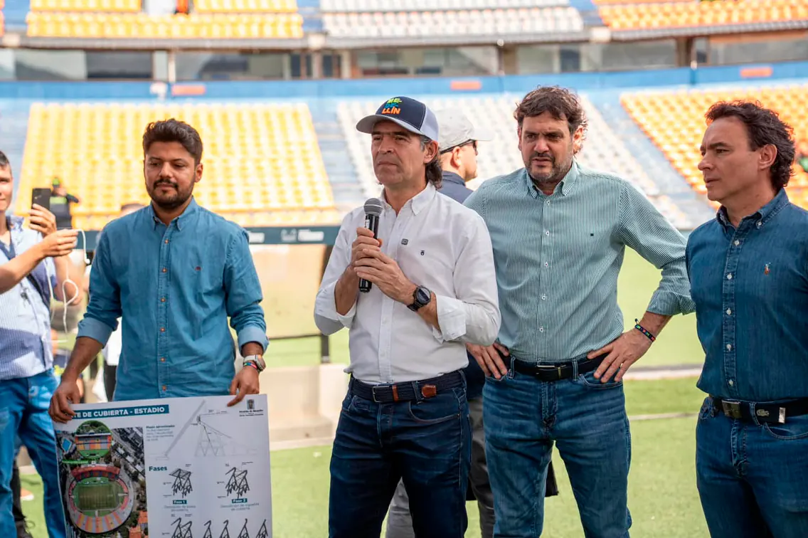 Comenzó la transformación del estadio de Medellín: Federico Gutiérrez anunció la aprobación de la licencia de construcción e inicio del desmonte de la cubierta occidental