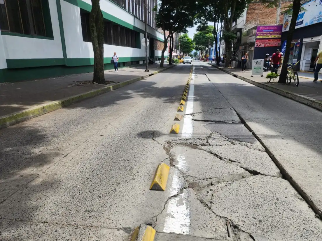 ¡Adiós a los huecos en la Octava! La Alcaldía de Pereira se prepara para renovar tres puntos críticos