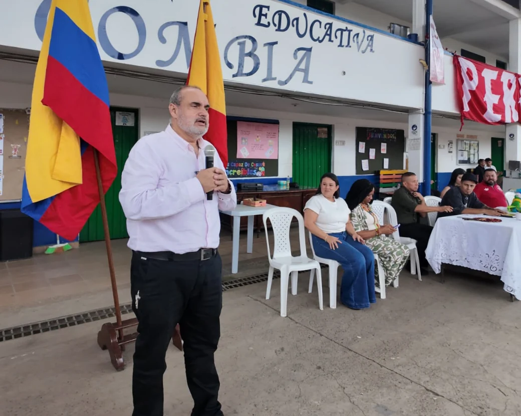 Institución Educativa de Combia recibe 20 computadores gracias a una alianza por la educación