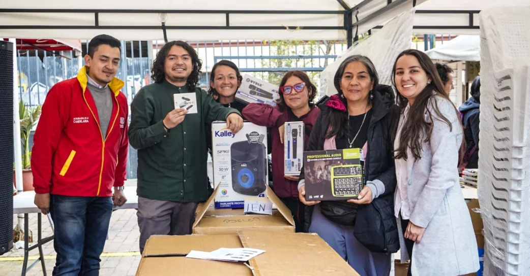En Bogotá se fortalecen las organizaciones y medios comunitarios: más de 300 dotaciones entregadas en La Candelaria
