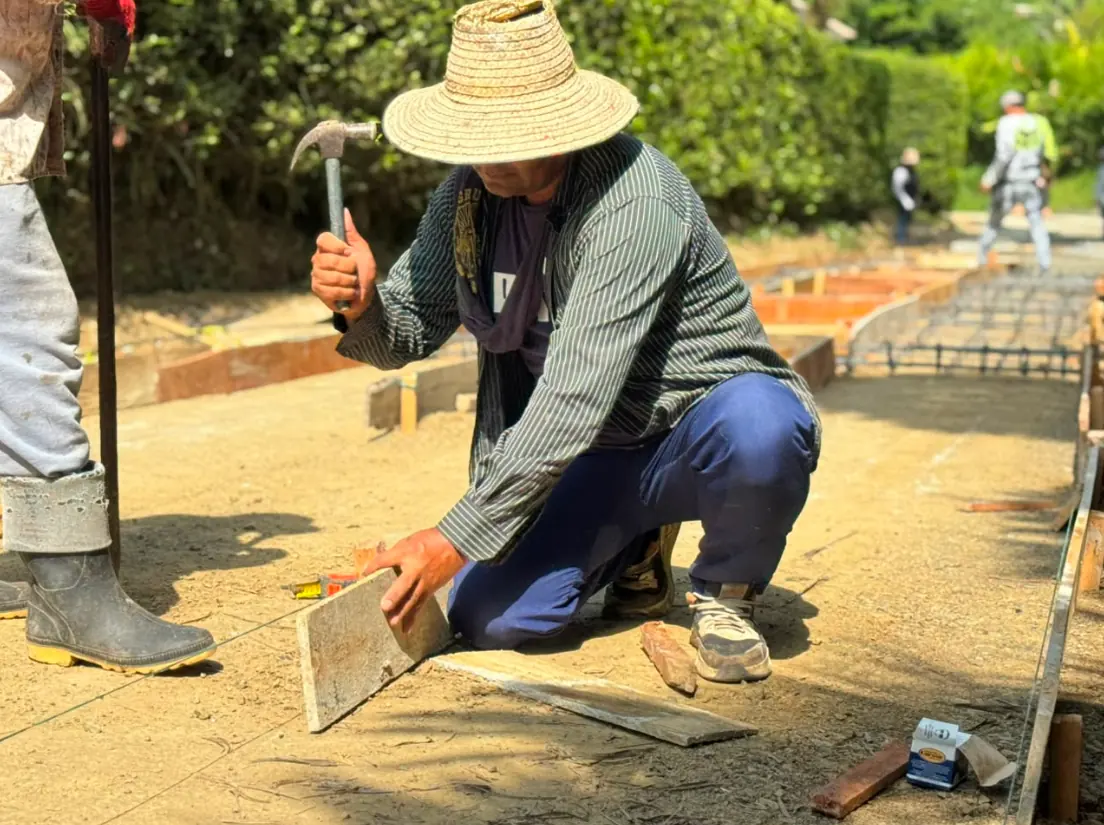 Con apoyo de la comunidad, Alcaldía de Pereira logra la construcción de placa huella en Combia Alta