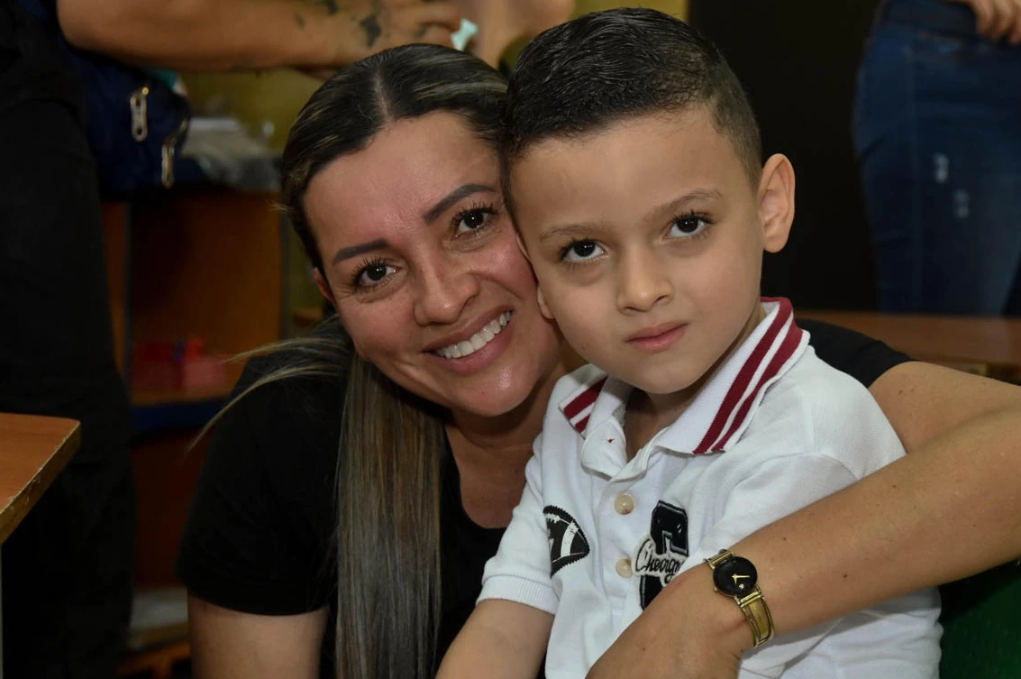 Con atención integral para 312 niñas y niños, Medellín fortalece la educación inicial en los colegios
