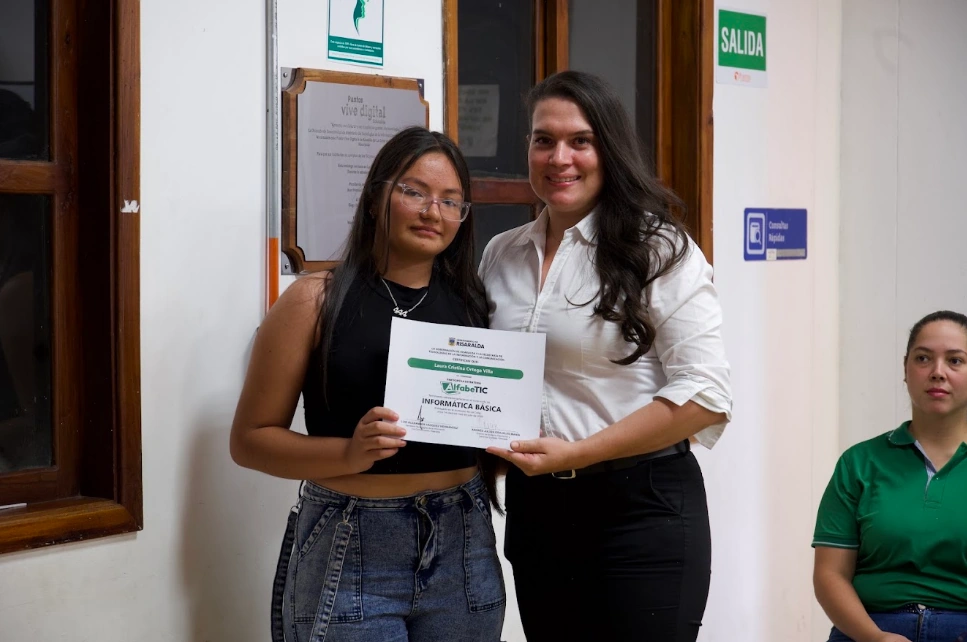 Gobernación de Risaralda certificó a mujeres rurales en habilidades digitales