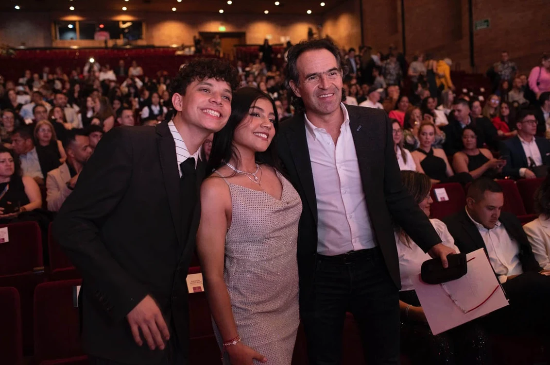 La Alcaldía de Medellín abrió la convocatoria del Reconocimiento Ser Mejor 2026 para destacar a quienes transforman la educación