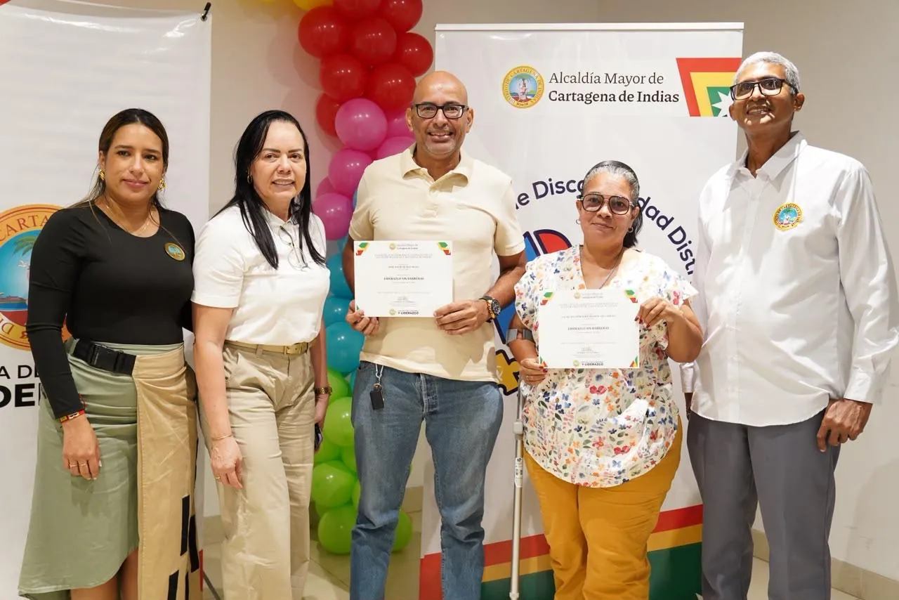 Distrito certificó a 45 líderes con discapacidad y sus cuidadores con el curso “Liderazgo sin Barreras”
