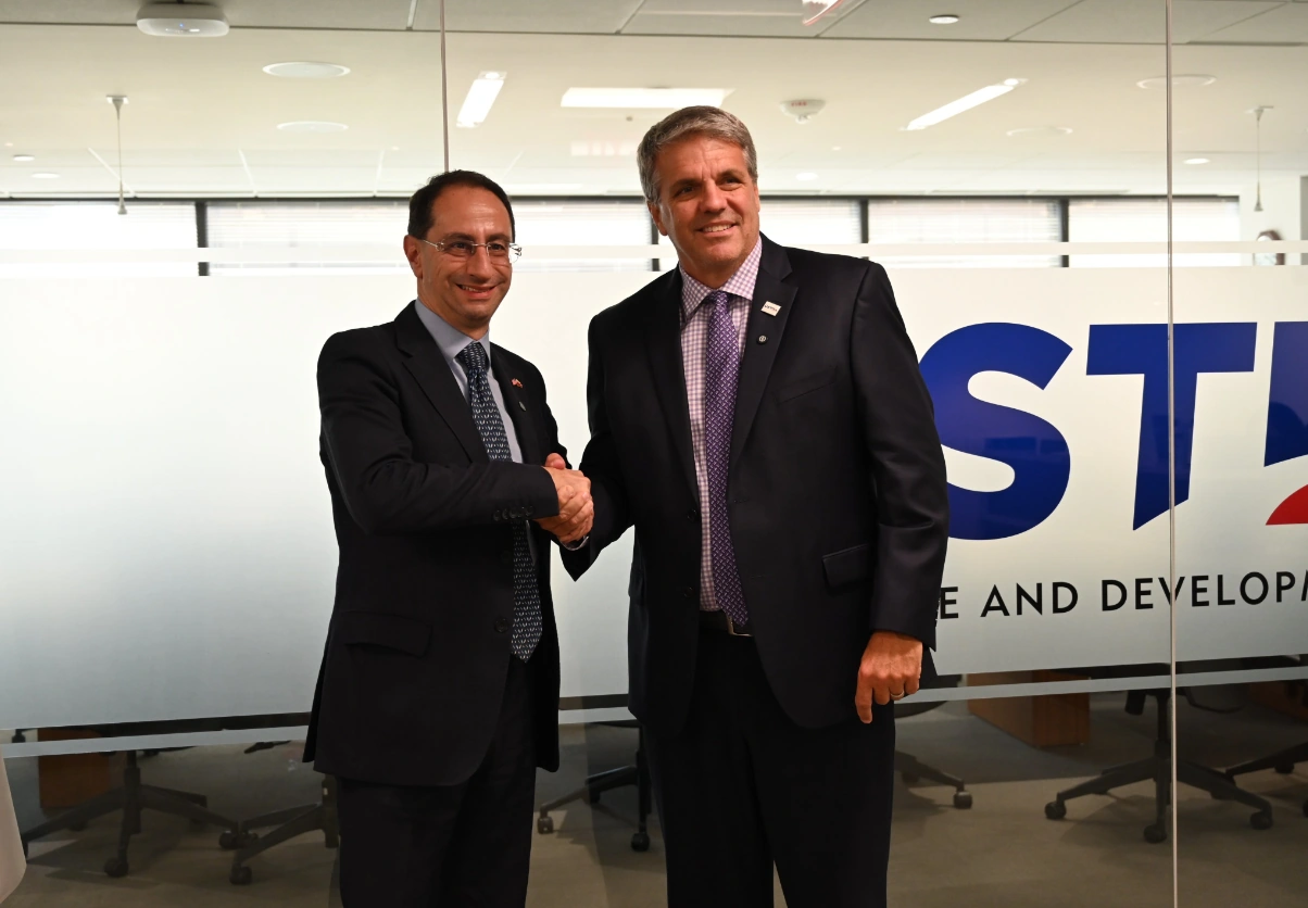 Subsecretario de Estado Thomas R. Hardy sostuvo reunión con el vicepresidente electo José Manuel Restrepo para fortalecer la cooperación estratégica entre Estados Unidos y Colombia